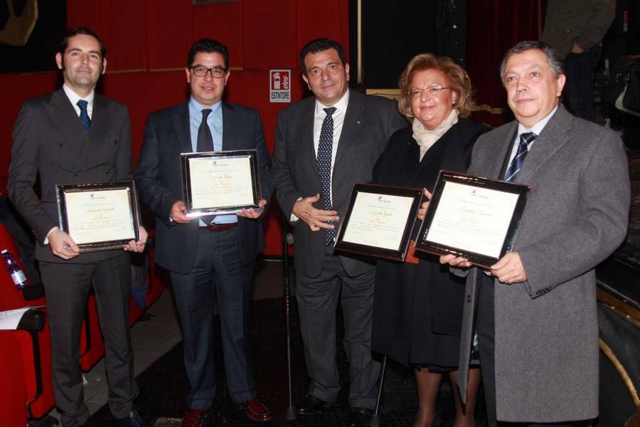 Le onorificenze conferite dalla Fondazione Boccadamo ad Alessandro Casinelli (sinistra), Davide Papa, S.E. Emilia Zarrilli e Gianluigi Ferretti