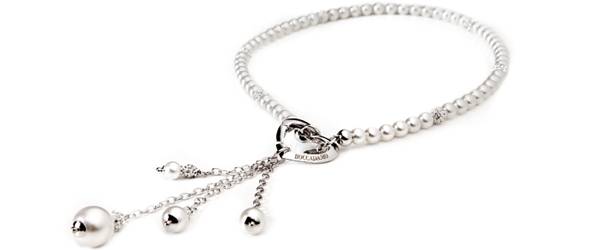 Boccadamo Jewels – Girocollo della linea “Romantica” in in argento rodiato con perle Swarovski e chiusura a forma di cuore.